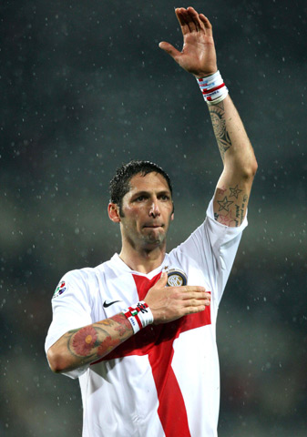 欧冠：巴黎2-1战胜曼联（欧冠：巴黎2比1力克曼联）