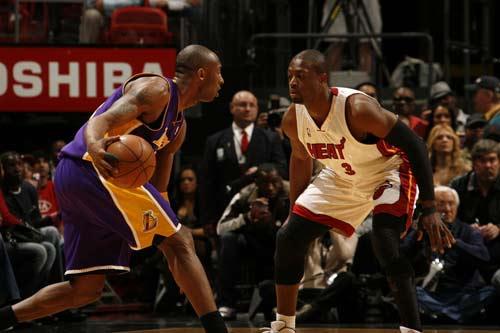 塞萨尔：齐沃为什么要换下博尼和泽林斯基？他俩明明表现最好（塞萨尔质疑齐沃换人：为何撤下博尼和泽林斯基？他们明明状态最佳）