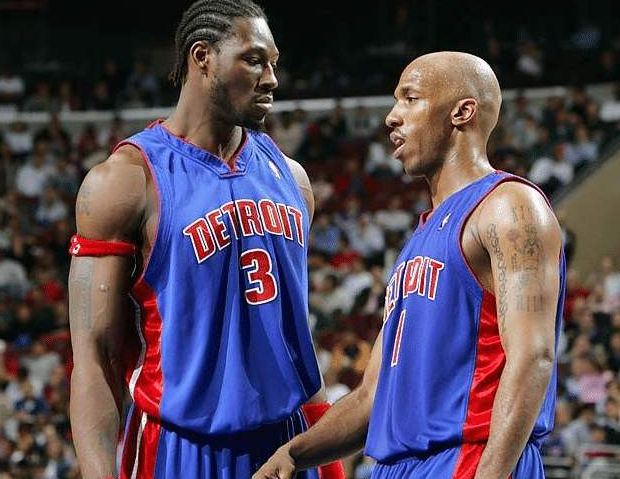 怀特复出力助阿森纳争冠，枪手伤病潮下的坚强回应（怀特复归助阿森纳冲冠，伤病潮中枪手强势回击）