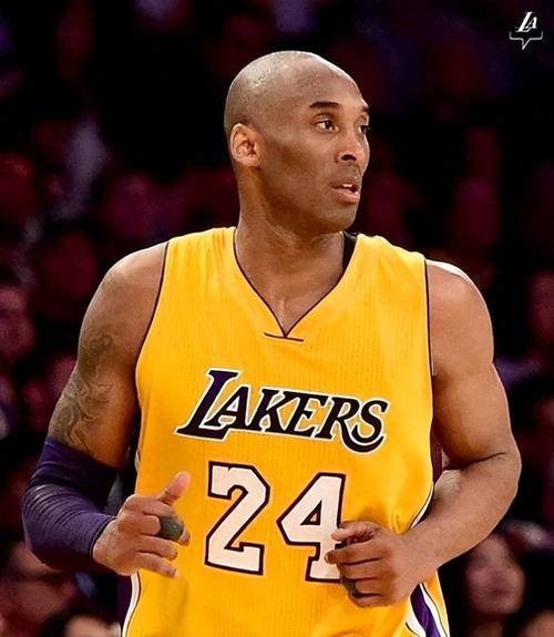 津巴布韦球队首夺联赛冠军，球队老板直接揣25万美元现金奖励球队（津巴布韦球队首次加冕联赛桂冠，老板当场掏出25万美元现金犒军）