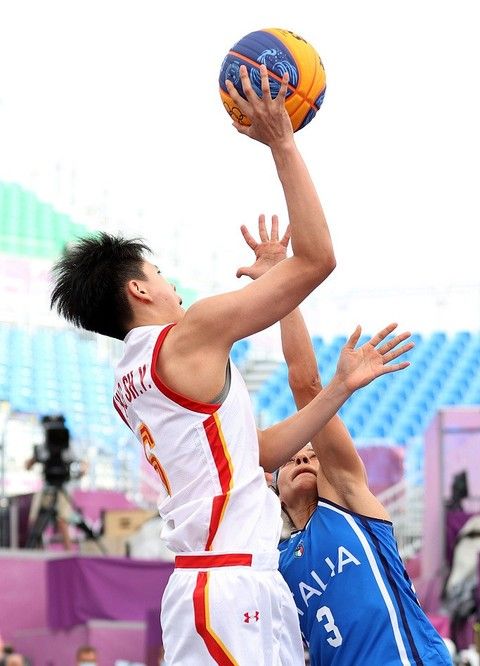 足球国足体脂数据公布，多名球员达标（国足发布体脂率数据，多人符合标准）