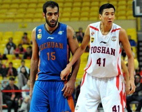 跟队：米兰与普利希奇的续约谈判搁置，可能会直接激活续约条款（随队记者：米兰与普利希奇续约谈判暂停，或直接触发续约选项）