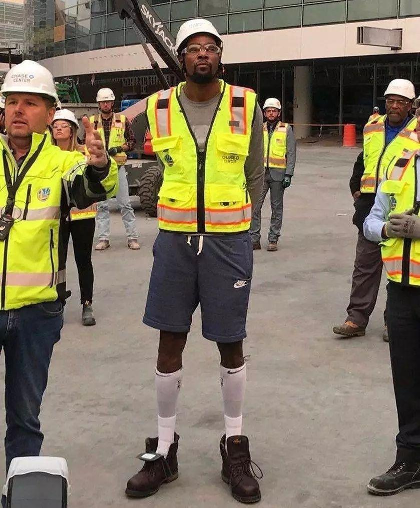 马卡：特瓦斯不满球员抗议海外赛，已就第9轮罢赛10秒申诉（马卡：特瓦斯对球员海外赛抗议不满，已就第9轮开场10秒罢赛提出申诉）