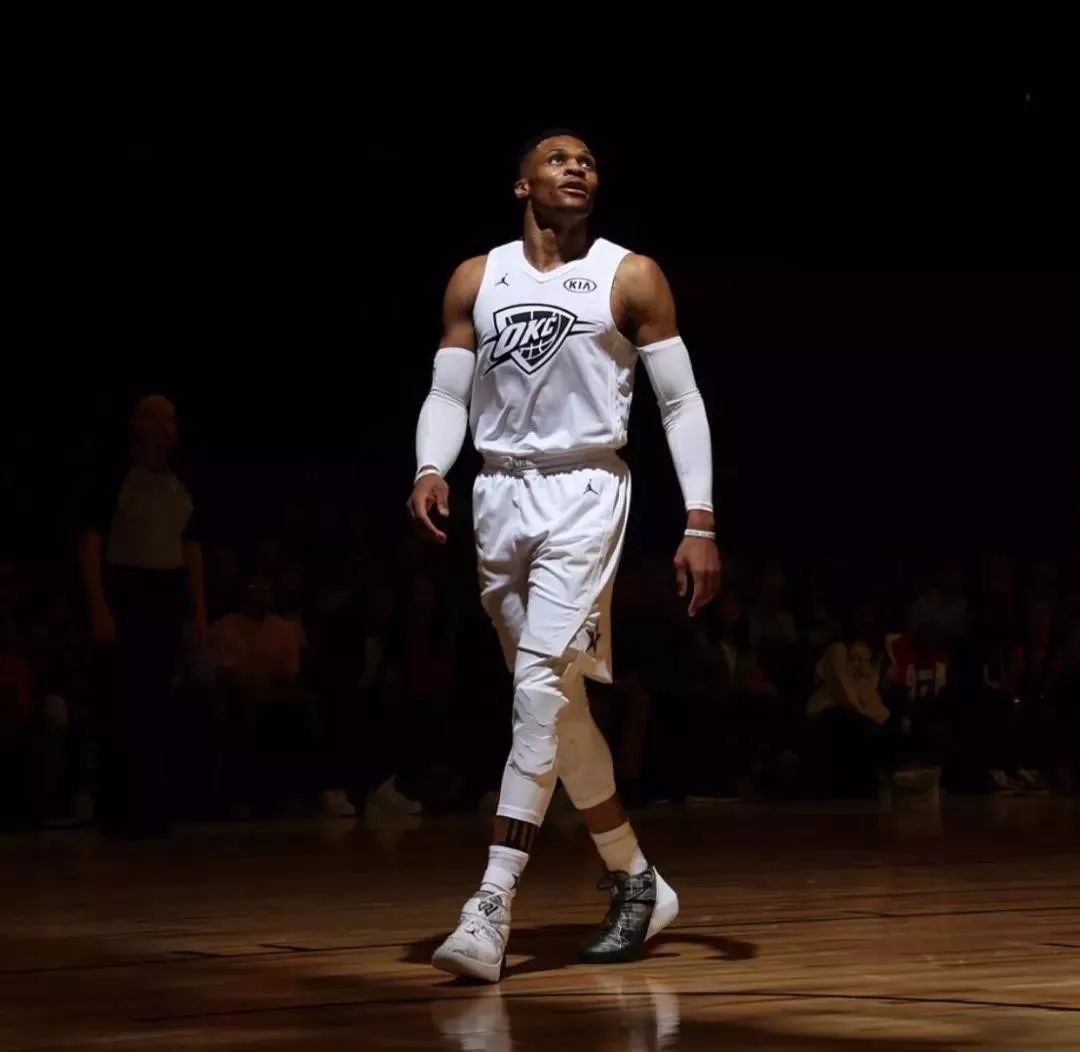 嚄唶宿将，皇家社会副队长埃卢斯通多完成个人队史300场（皇家社会副队长埃卢斯通多完成俱乐部生涯第300场）