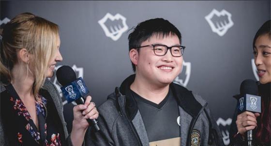 媒体采访中 媒体采访中